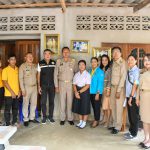 ผู้ว่าราชการจังหวัดชลบุรี ตรวจเยี่ยมนักเรียนทุนการศึกษาพระราชทานสอบถามสภาพความเป็นอยู่ ให้กำลังใจ มอบทุนการศึกษาเพิ่มเติมจากส่วนตัว