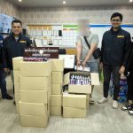 สืบนครบาลรวบหนุ่มเชียงใหม่ลอบขนบุหรี่ไฟฟ้า คาปั๊มน้ำมันย่านโชคชัย ยึดของกลางกว่าพันชิ้น
