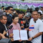 กลุ่ม คปท. กองทัพธรรม และแนวร่วม ยื่นข้อเรียกร้อง “แพทองธาร” ลาออกจากตำแหน่งนายกรัฐมนตรีทันที
