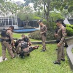 ด่วน! ตำรวจ สน.สุทธิสาร ถูกยิงบาดเจ็บขณะเข้าระงับเหตุชายคลุ้มคลั่งที่คอนโดฯ ย่านรัชดาฯ