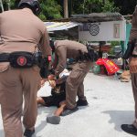 หนุ่มป่วยจิตเวชพังห้องข้าวของในบ้าน ญาติหวั่นเกิดเรื่องใหญ่ แจ้งตำรวจควบคุมตัวไปรักษา